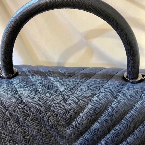 ❌SOLD❌💯Authentic Chanel Caviar Coco Handle Medium - Picture 4 of 15